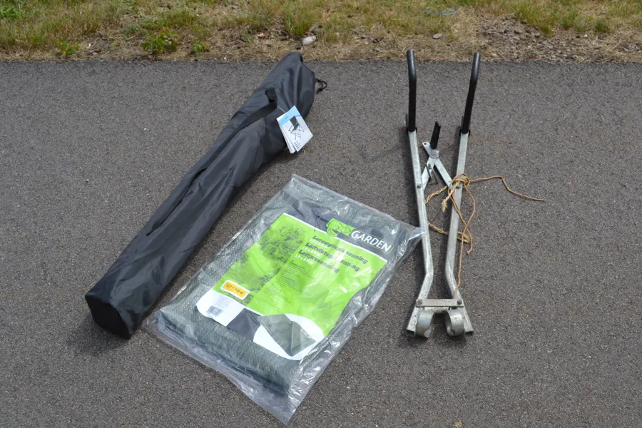 Campingstol, cykelhållare & presenning.