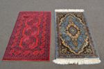2 Mindre orientaliska mattor.