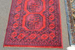 2 Mindre orientaliska mattor.