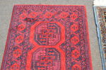 2 Mindre orientaliska mattor.