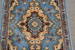 2 Mindre orientaliska mattor.