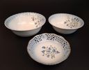 3 Skålar. Svaneholm "Flores Caerulei", "Blå klocka".