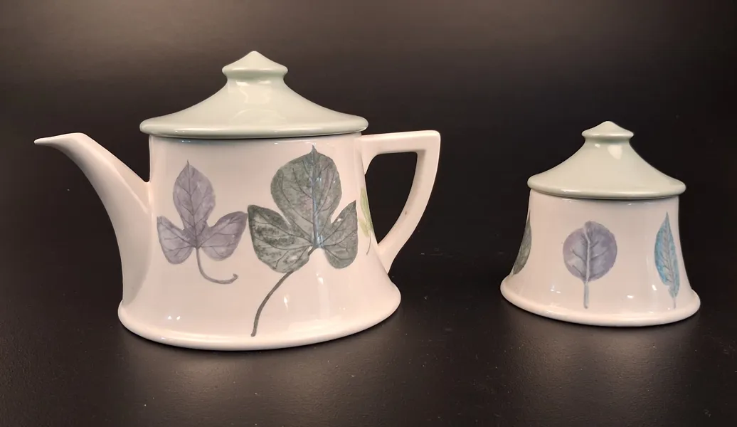Te kanna & Sockerskål. Susan Williams-Ellis. Britain, "Seasons Collection-löv".