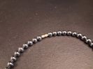 Äldre tennskrin, karaff, halsband & Brosch.