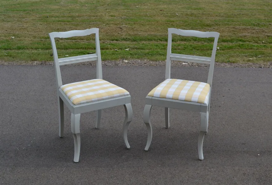 2 Stolar. Gustaviansk-stil, bemålade, 1800/1900-talet.