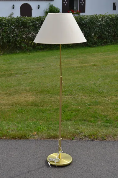 Golvlampa. Samtida.
