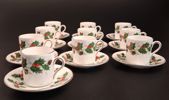 Kaffekoppar, fat, sockerskål & assietter. "Noel" Royal Grafton.
