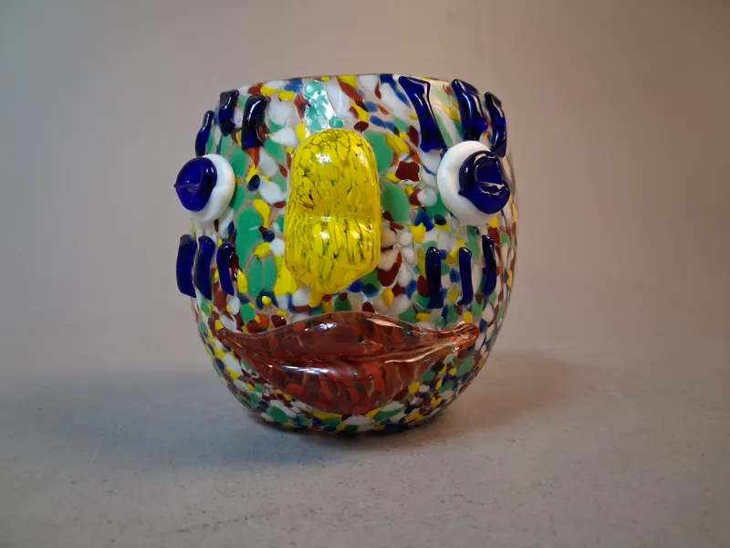 Skål, konstglas. Osignerad.