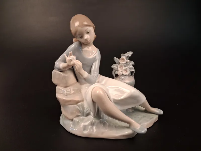 Figurin, Lladro. Flicka med blommor.
