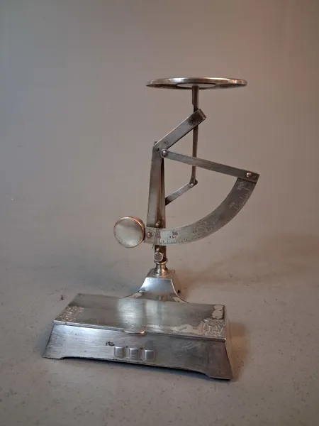 Brevvåg. Vitmetall, Jugend, WMF. Tyskland.
