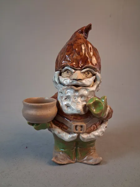BÖRJE JACOBSSON. Tomte med grötskål, keramik. Ahla krukmakeri.