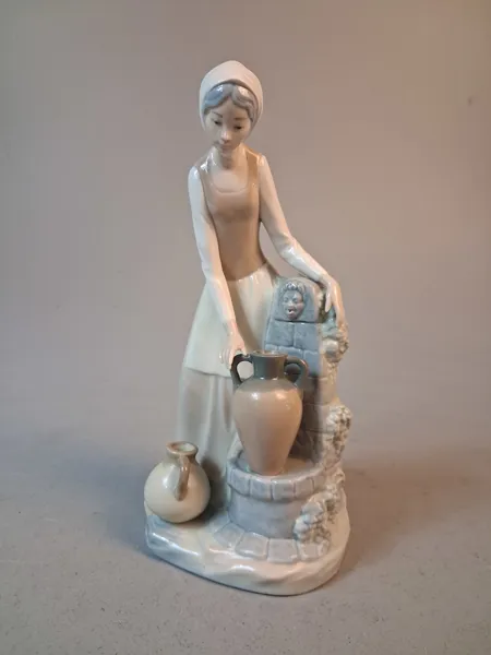 Figurin, Nao, Spain.