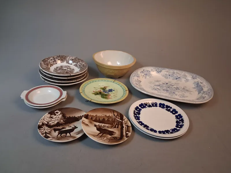 Diverse äldre porslin.