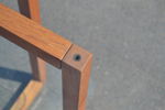 Avlastningsbord. "Brutus", glas/ek, Engelsson, tidigt 2000-tal.