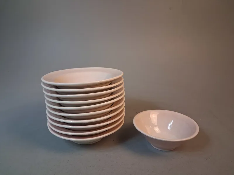 10 Djupa tallrikar & 1 skål. Mateus.
