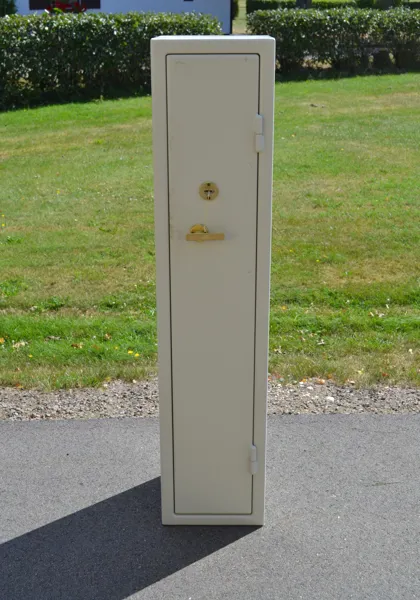 Säkerhetsskåp/Vapenskåp för 3 gevär. ZUGIL 6.