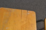 Diverse möbler. 1 Pinnstol, 4 pallar & mindre bord.