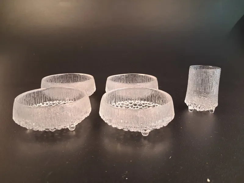 TAPIO WIRKKALA. 4 Dessertskålar & 1 gräddkanna, "Ultima Thule", Iittala.