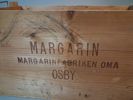 Låda, trä, margarin. Margarin fabriken OMA Osby.