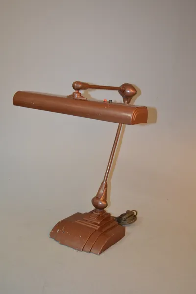 Skrivbordslampa. "Flexo", Art Specialty Co, Chicago, Proviens: Stout State University, Library, USA.