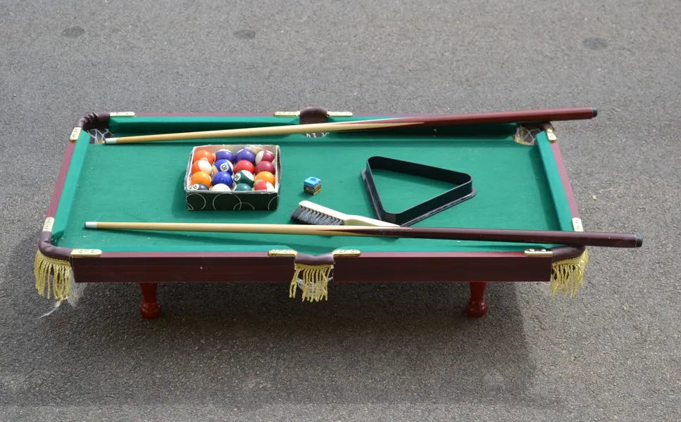 Biljardbord. Miniatyr, 2000-talet.