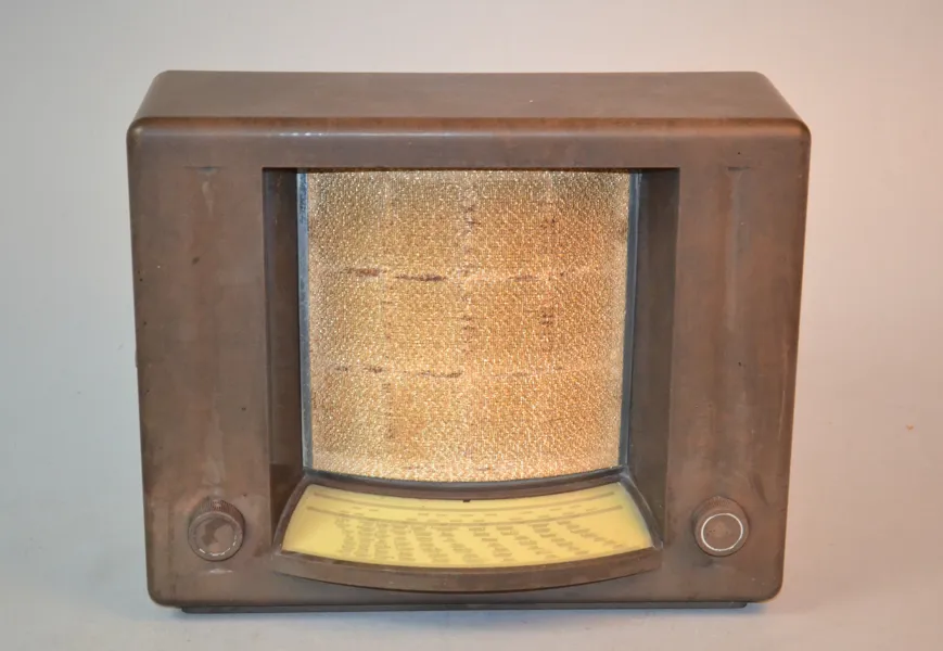 Äldre Radio. "Pionjär", Philips, växelström, bakelit, 1930-talet.