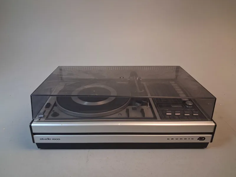 Skivspelare. studio 1600. Grundig. 
