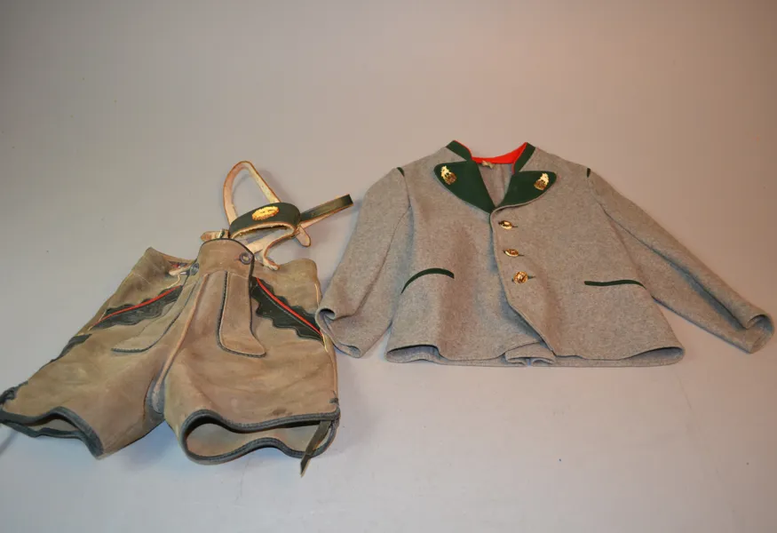 Tyrolerdräkt. Barnstorlek, Lederhosen & kavaj/jacka.