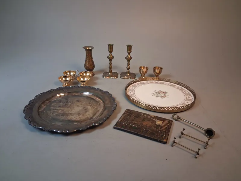Diverse. Bl.a Malm, nysilver fat med gravyr m.m.