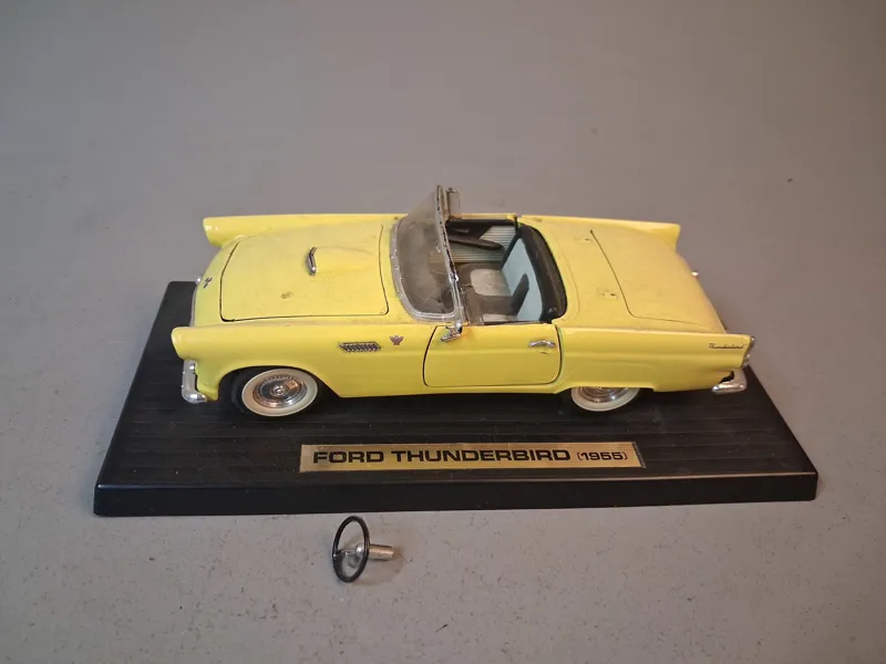 Samlarbil, Ford Thunderbird 1955, trasig.