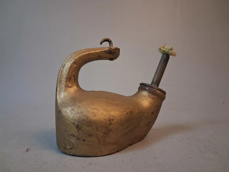 Gravlampa/oljelampa, gjutjärn & mässing detalj.