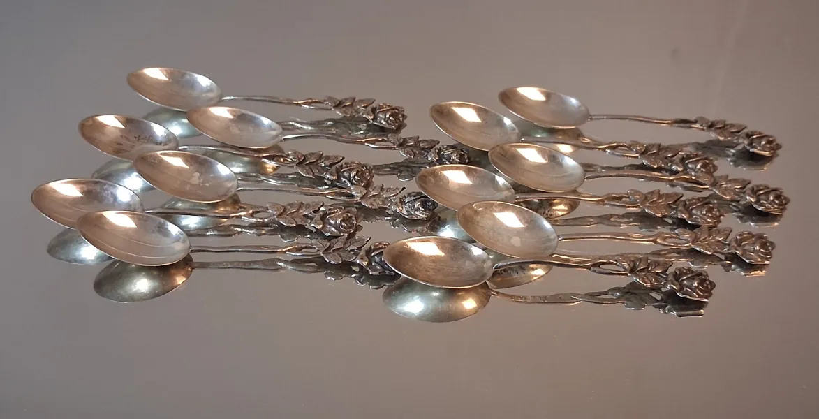 12 Moccaskedar, "Rosen", silver, 130gram.