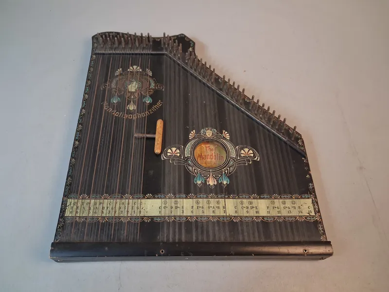 CITTRA. The Mandolin, Made in saxony.