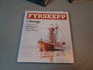 Diverse literatur, häften, böcker, tidningar.