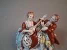 Figurin, Porslin. 1700-tals par med luta, Terraimport.