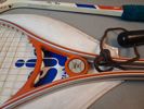 Diverse tennis/badminton-rack & en gummi batong.