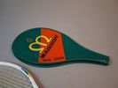 Diverse tennis/badminton-rack & en gummi batong.