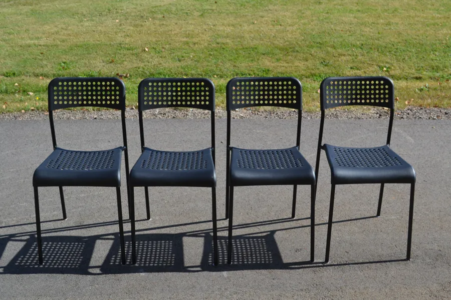 4 Stolar. IKEA, metall & plast.