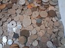 Diverse mynt, & en 10 kronors sedel.