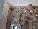 Diverse mynt, & en 10 kronors sedel.