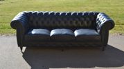 Chesterfield. 3 Sits-soffa, skinn.