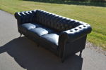 Chesterfield. 3 Sits-soffa, skinn.