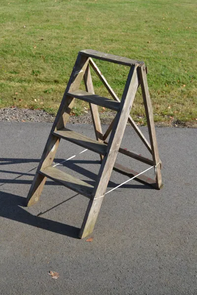 Äldre trästege.