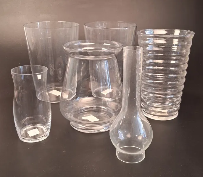 Diverse glasvaser & ett brännarerör.