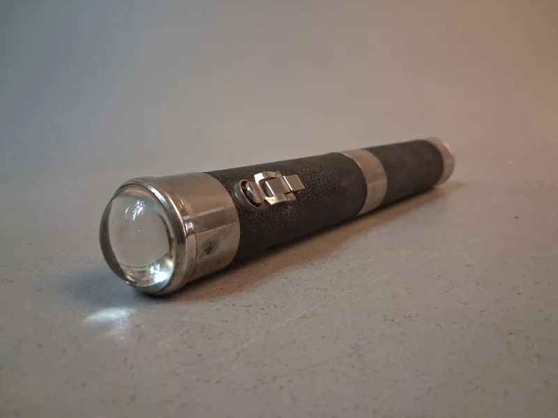 Äldre brittisk ficklampa, 1939.