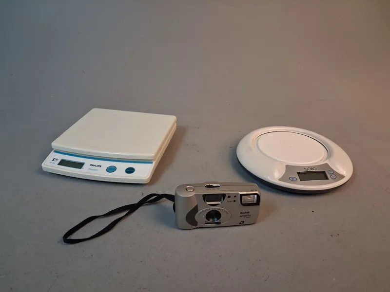 2 Digitalvågar & kamera.
