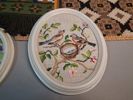 Diverse broderat/handarbeten.