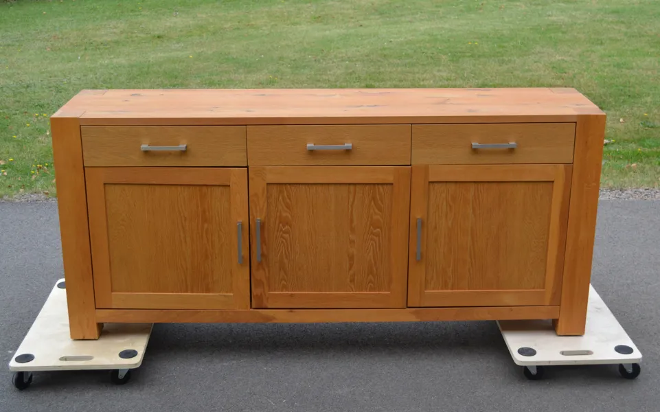 Sideboard. Ek, samtida.