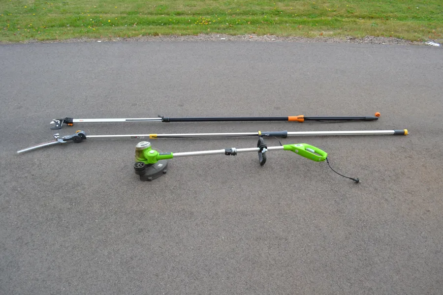 2 Grensaxar & grästrimmer, Fiskars & Greenworks Tools.