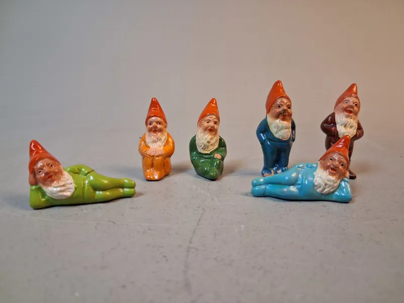 6 stycken små tomtar, terrakotta. Heissner.